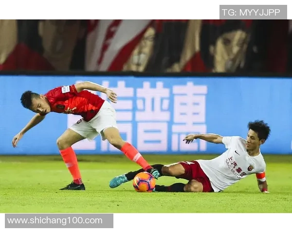 2018年恒大与鲁能激战回顾：巅峰对决中的精彩瞬间与战术分析