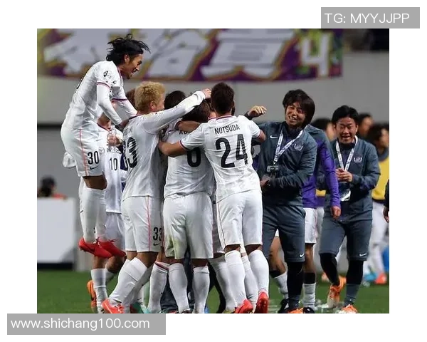 广岛三箭迎战冈萨多力争主场胜利展现球队实力与斗志